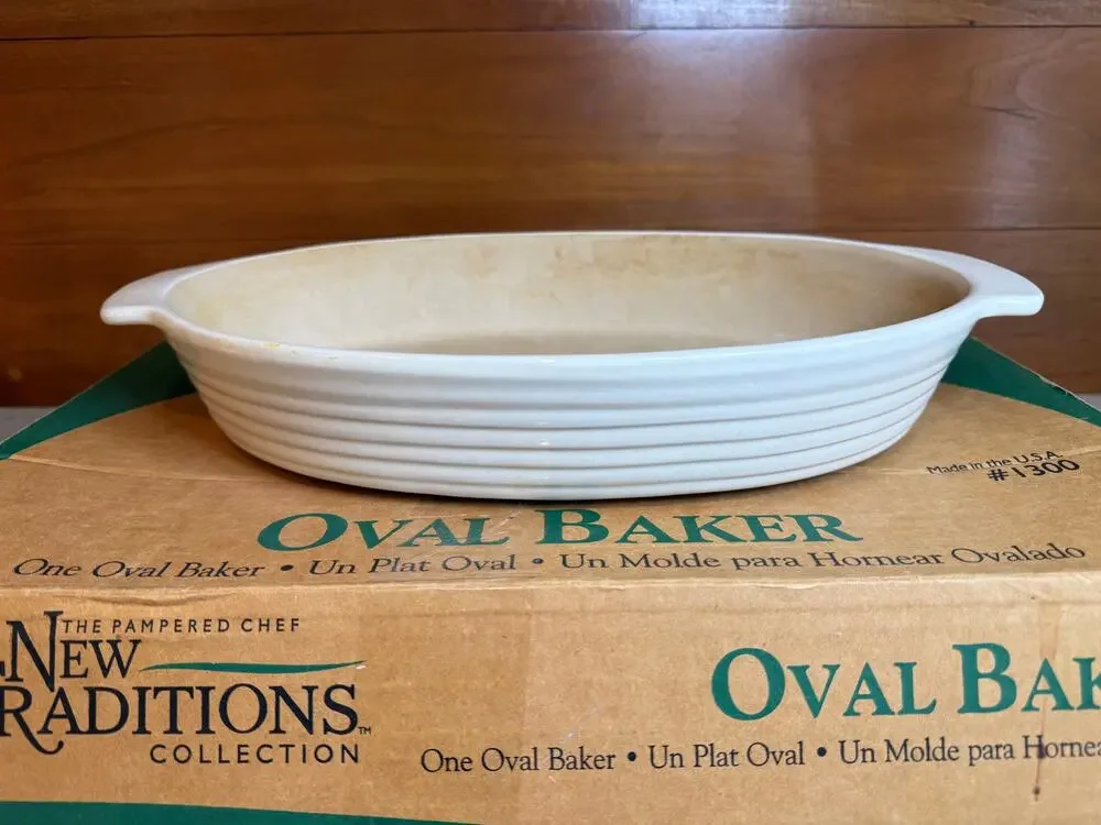Pampered Chef Family Heritage Oval Dish